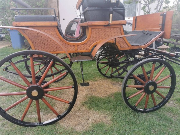 Eszterh�zy hint�, l� j�rtat� kocsi elad� 