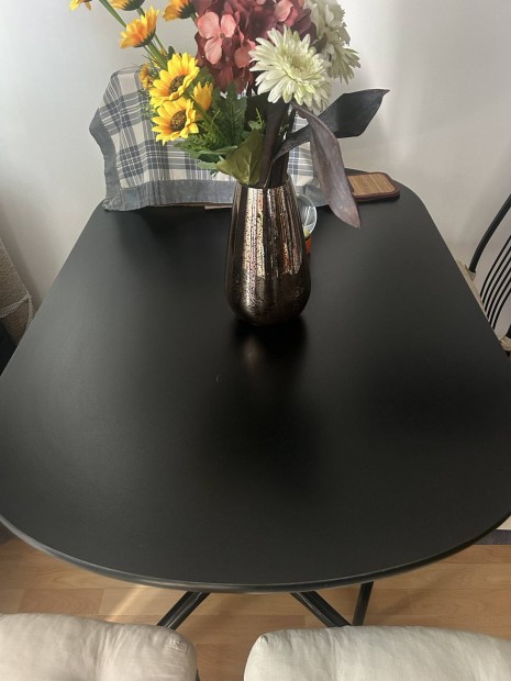 �tkez� garnit�ra.