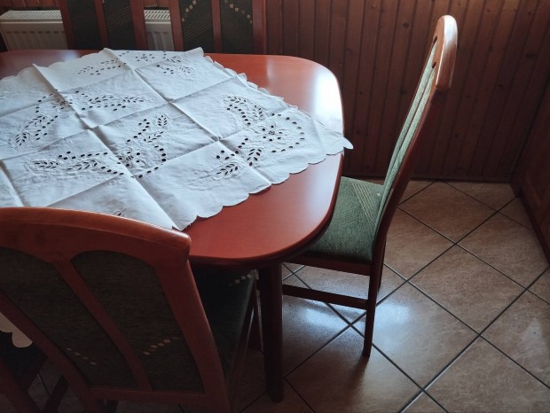 �tkez� garnit�ra le�rt�kel�s!