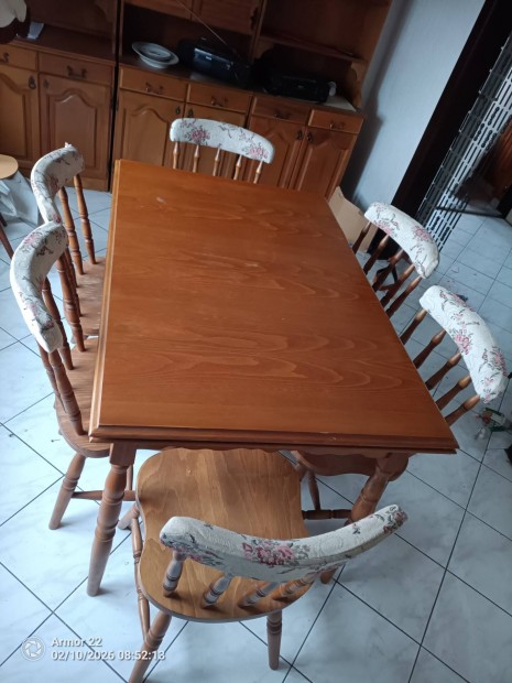 �tkez�asztal 6 db sz�kkel 