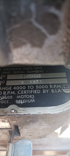 Evinrude 40 csnakmotor egyben, vagy alkatrsznek hajlevlrl elad.