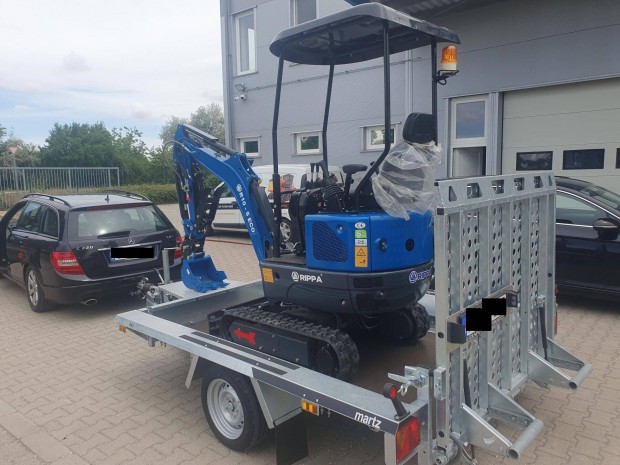 vvgi akcival Balatonakarattyn 1800kg-os gpszllt utnfut