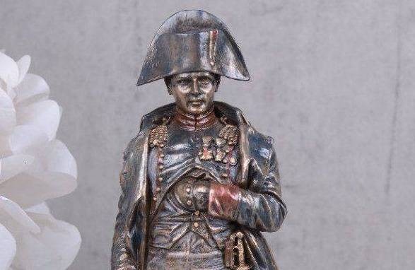 Exkluzv Napoleon csszr jelzett porceln bronz szobor, vitrin dsz