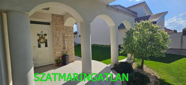 Exkluz�v, pr�mium kateg�ri�s csal�di h�z elad� M�t�szalk�n!