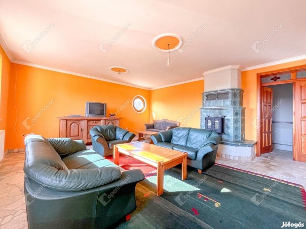 Exkluz�v csal�di h�z Kopp�nymonostor sz�v�ben elad�!