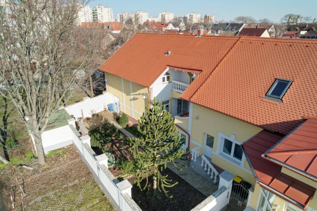 Exkluz�v �s eleg�ns otthon ritka lehet�s�g Debrecen belv�ros�ban!