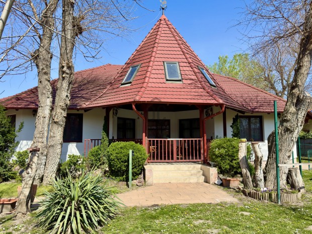 Exkluz�v h�z Budapest 20 km-es vonz�sk�rzet�ben egyedi �s eleg�ns st�l