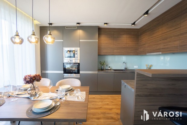 Exkluzív penthouse lakás a Duna mellett
