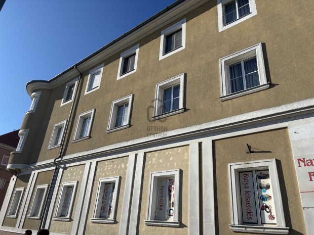 Exluz�v aj�nlat!! V�llalkoz�sok sz�m�ra ide�lis lak�s V�rpalota belv�r