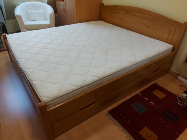 Extra méretű franciaágy