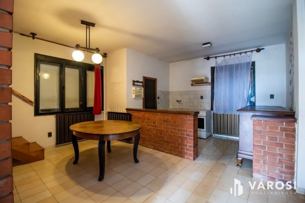 Ez az a h�z, amit �rdemes fel�j�tani