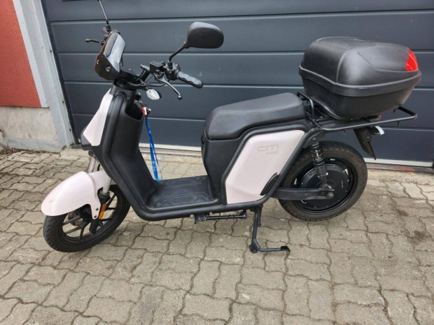 Ezi Citi 30 Ah Elektromos robog 2 db aksival