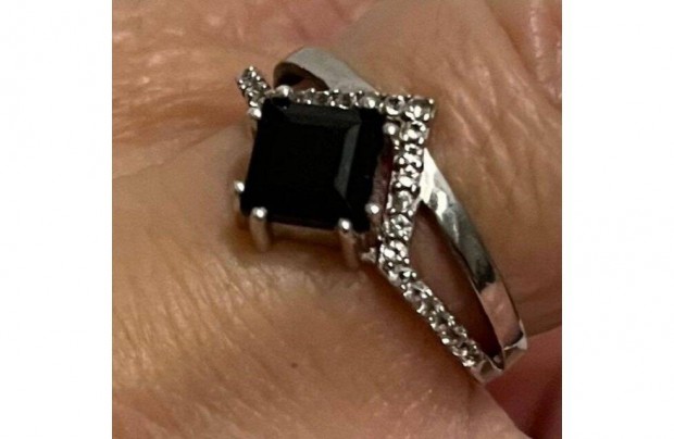 Ezüst gyűrű 1.8 karátos spinel és fehér topázzal újszerű