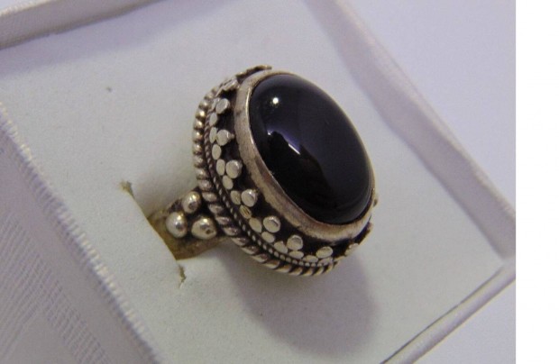 Ezüst gyűrű nagy ónixkővel, 18,5 mm