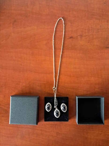 Ezstztt nyaklnc zafrral s 2 flbeval zafrral 