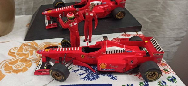 F1 Minichamps 1:18 Michael Schumacher, Eddie Irvine + figurk Hibtlan