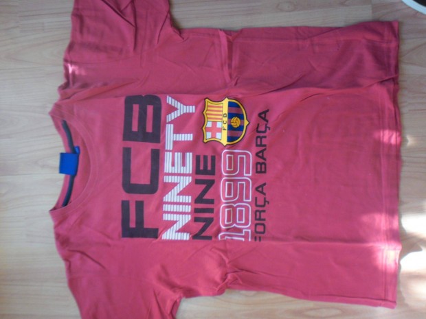 FCB barcelona póló 15-16 éves kisfiúra. Hossza:61cm. mellbőség:48cm