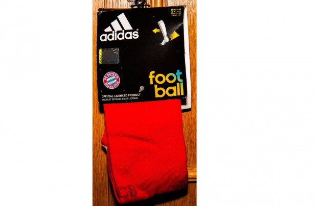 FC Bayern Mnchen eredeti adidas Piros sportszr (tbb mret)