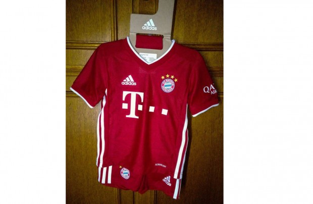 FC Bayern München eredeti adidas gyerek piros mez szett (104)