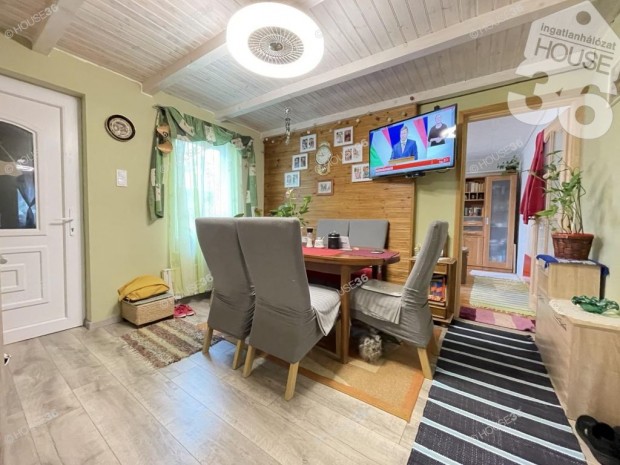 FELS�CSAL�NOSban sz�pen karbantartott NAPELEMES TANYA elad�!