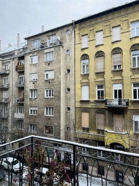 FEL�J�TOTT LAK�S, KIV�L� HELYEN BUDA SZ�V�BEN!