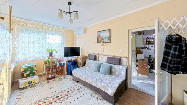 FEL�J�TOTT, 1,5 szob�s, B�TOROZOTT lak�s REMEK �RON elad� Ajka Koh�sz