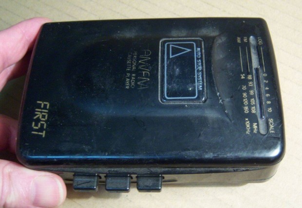 FIRST 337 Walkman (kb.1982) hinyos