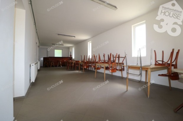 F� �T MELLETTI, 110 m2-es �ZLETHELYIS�G ELAD�! (2583 m2 telekter�let!)