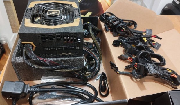 FSP Aurum Pro 1200W 80+ Gold minőségi tápegység
