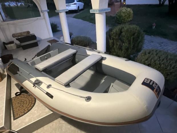 F-Rib 330 hordozhat merevalj gumicsnak