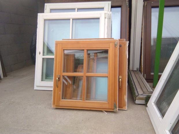 Fa ablak 6db 75x81 buk-nyl (Dszoszts)