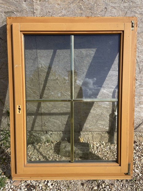 Fa ablak kerettel (98x128)