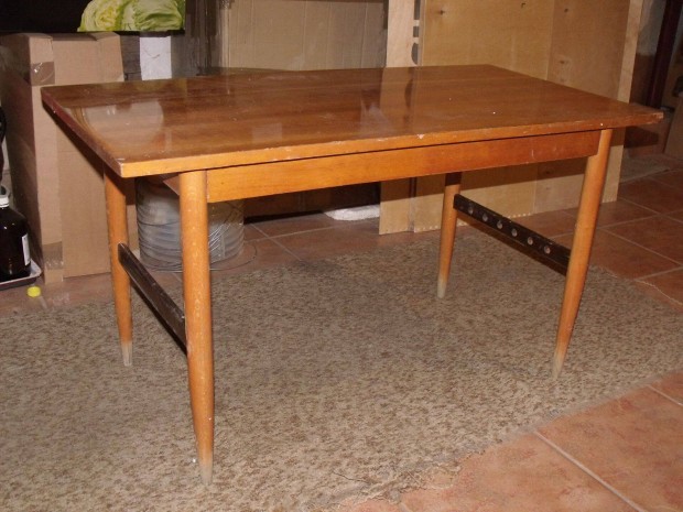 Fa asztal.1055055cm