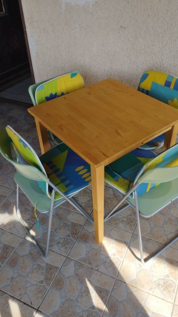 Fa asztal 4db szkkel+lprna