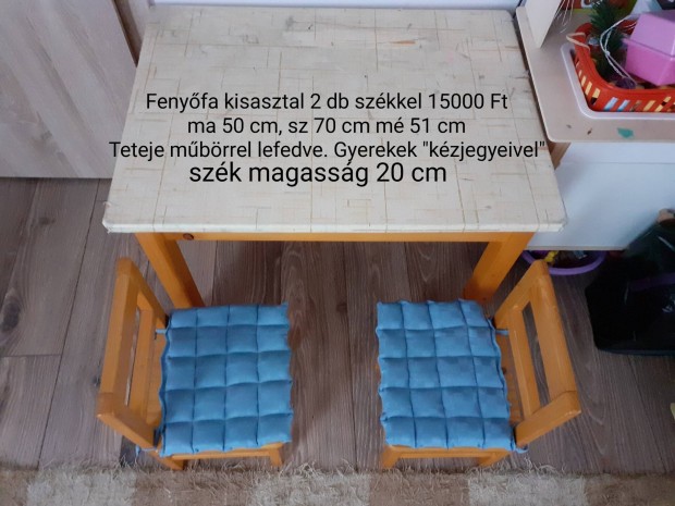 Fa asztal szkekkel