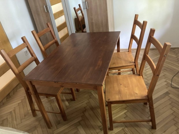 Fa asztal szkekkel IKEA 