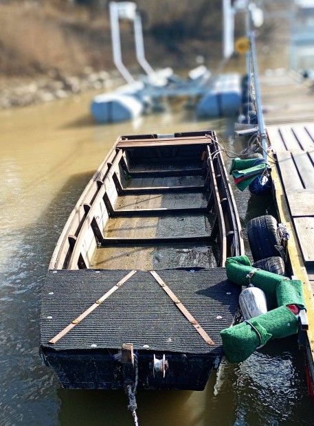 Fa cs�nak, 5.5 m, horg�sz ladik haj� 3 �ves, borovi feny� T�li �ron !!