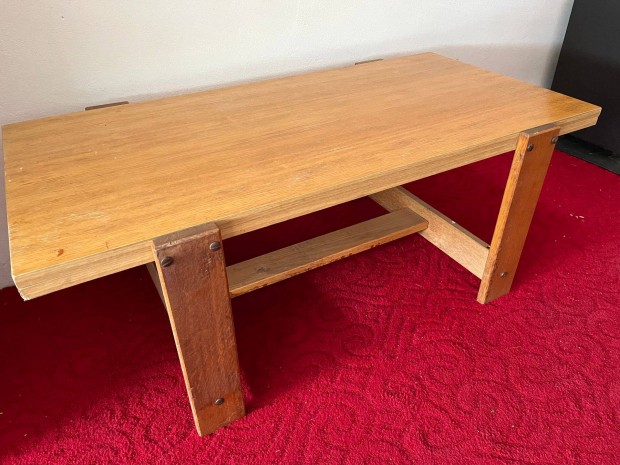 Fa doh�nyz�asztal