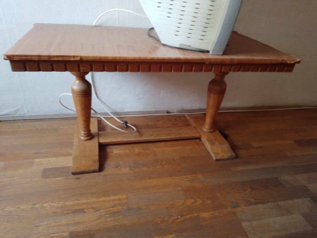 Fa eredeti Kolonil dohnyz asztal elad. Mretei: 120 x 70 cm, magas