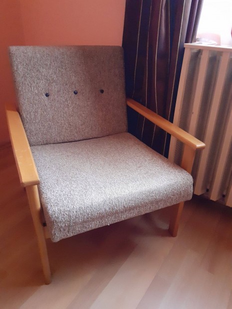Fa karfás fotel megkímélt állapotban