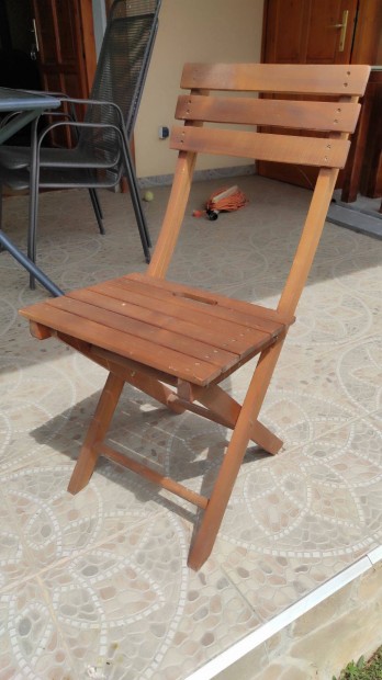 Fa kerti asztal 3 székkel (összecsukható)
