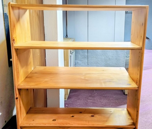 Fa k�nyvespolc elad� 