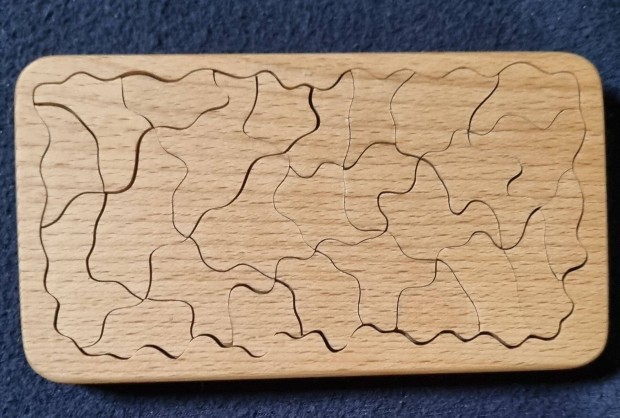 Fa puzzle keretben