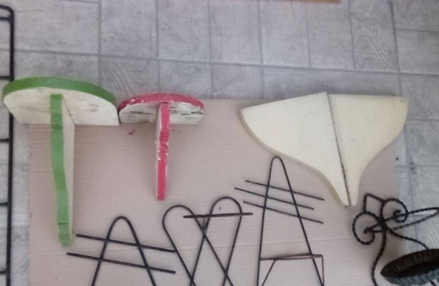 Fa vir�gtart� polc eredeti fest�ssel retro vagy fel�j�tand�