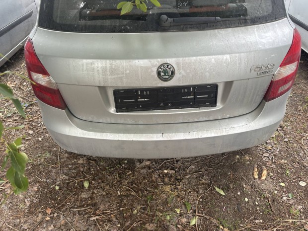 Fabia csomagtér ajtó lámpa lökhárító sárvédő negyed hátfal hátulja
