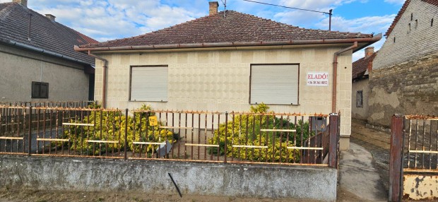 F�bi�nh�za f�utc�j�n t�gla csal�di h�z elad�!