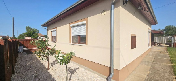 F�bi�nh�z�n elad� fel�j�tott csal�di h�z!