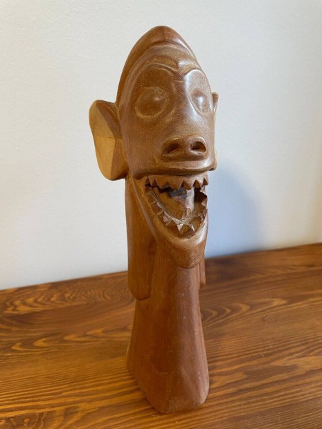 Fából faragott eredeti brazíliai szobor afrikai stílusban (Santo)