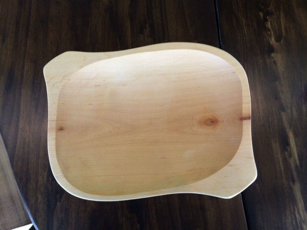 Fából készült négyszögletes tányér