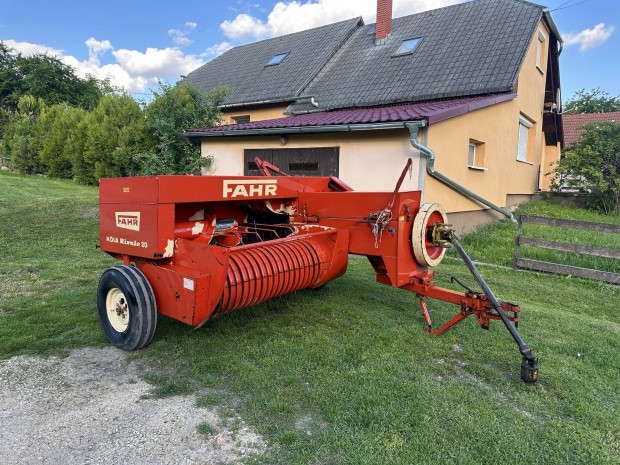 Fahr Köla Rivale 20 kiskocka bálázó